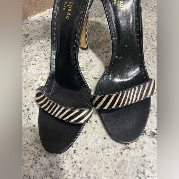 Womens Kate Spade New York Black Cream Zebra Open Toe Heels Shoes Italy size 8.5 - Picture 3 of 7